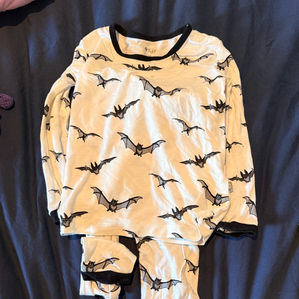 Kyte Baby Kids Bat Print Pajamas - Black and White 2T